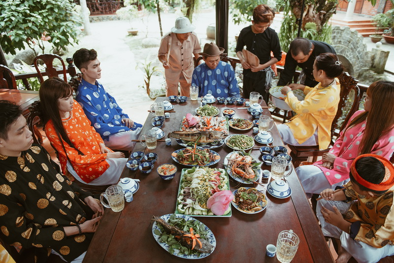 SPECIAL TOUR PROGRAM 